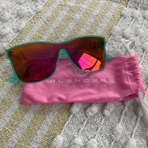 Blenders Women’s Mirrored Sunglasses